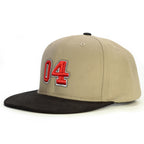 04 Numara Kabartmalı Snapback Şapka - bej
